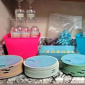 Round colorful 8" Acrylic Party Plate Set with built-in stemware holder *BULK